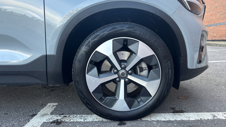 Volvo XC40 2.0 B4P Plus Dark 5dr Auto Petrol Estate